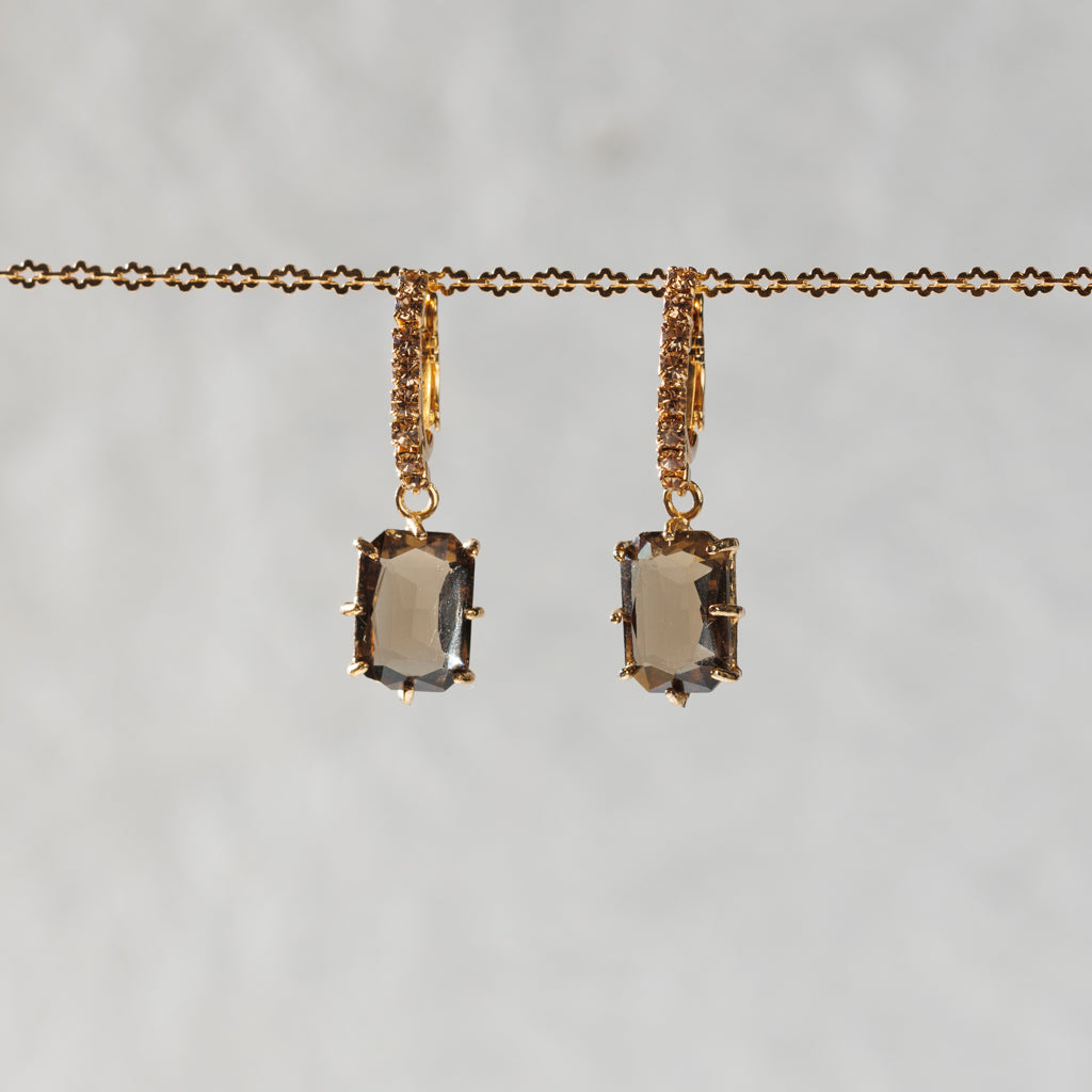 SAVINA dove-colored earrings
