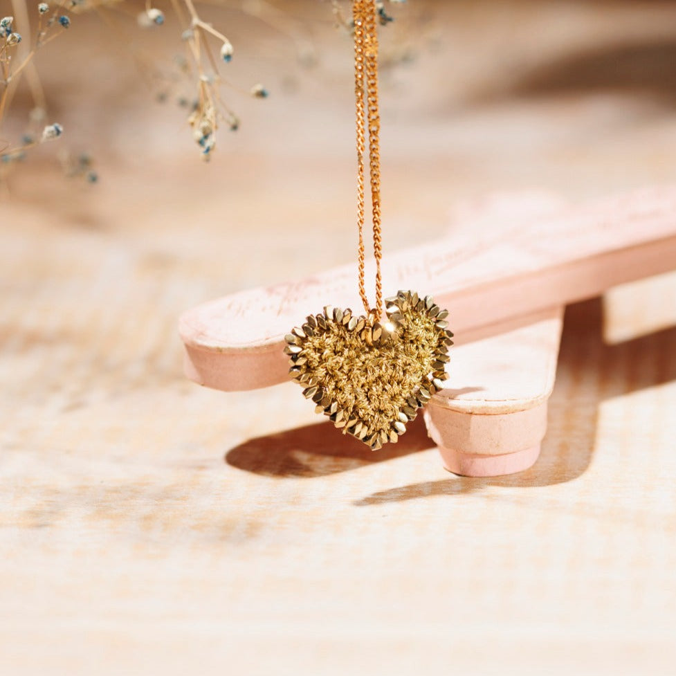CHIPPED HEART yellow gold