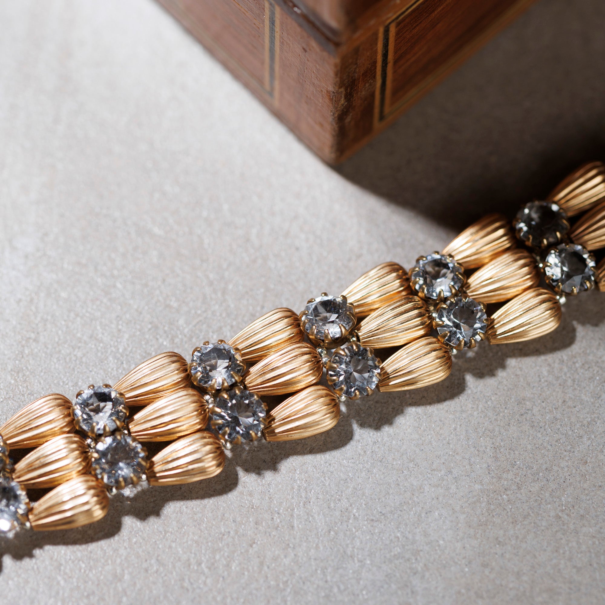 RUGIADA gold and crystal bracelet