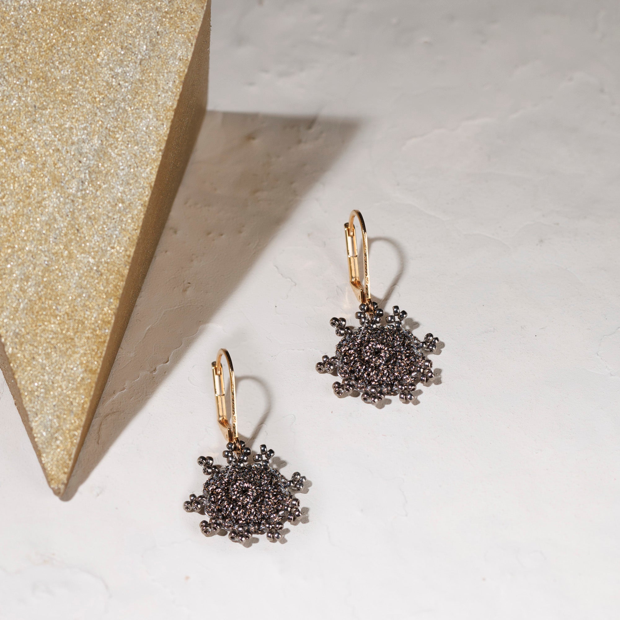 MAGIA black gold earrings