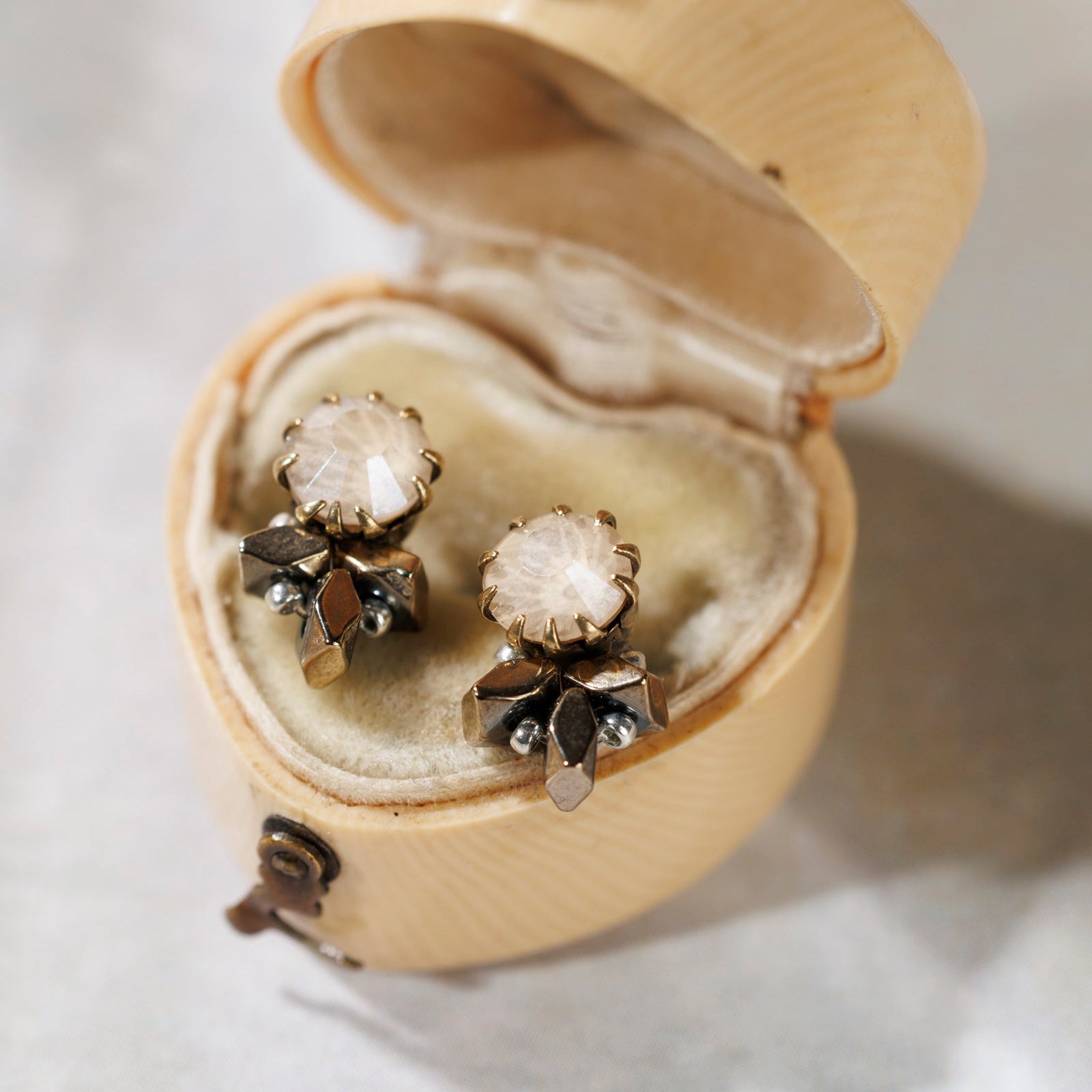 MERLETTO Cream Earrings