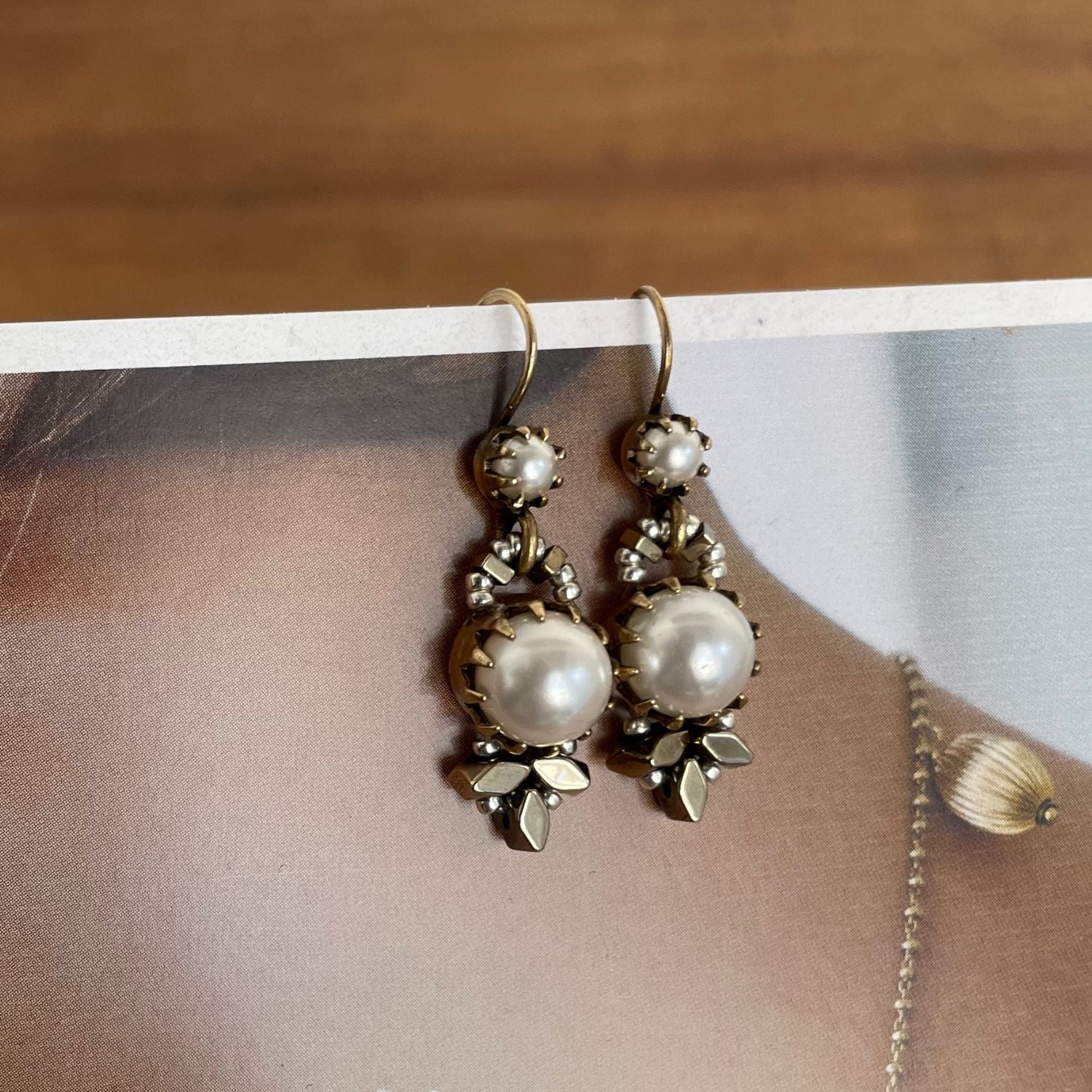 EMBROIDERY pearl earrings