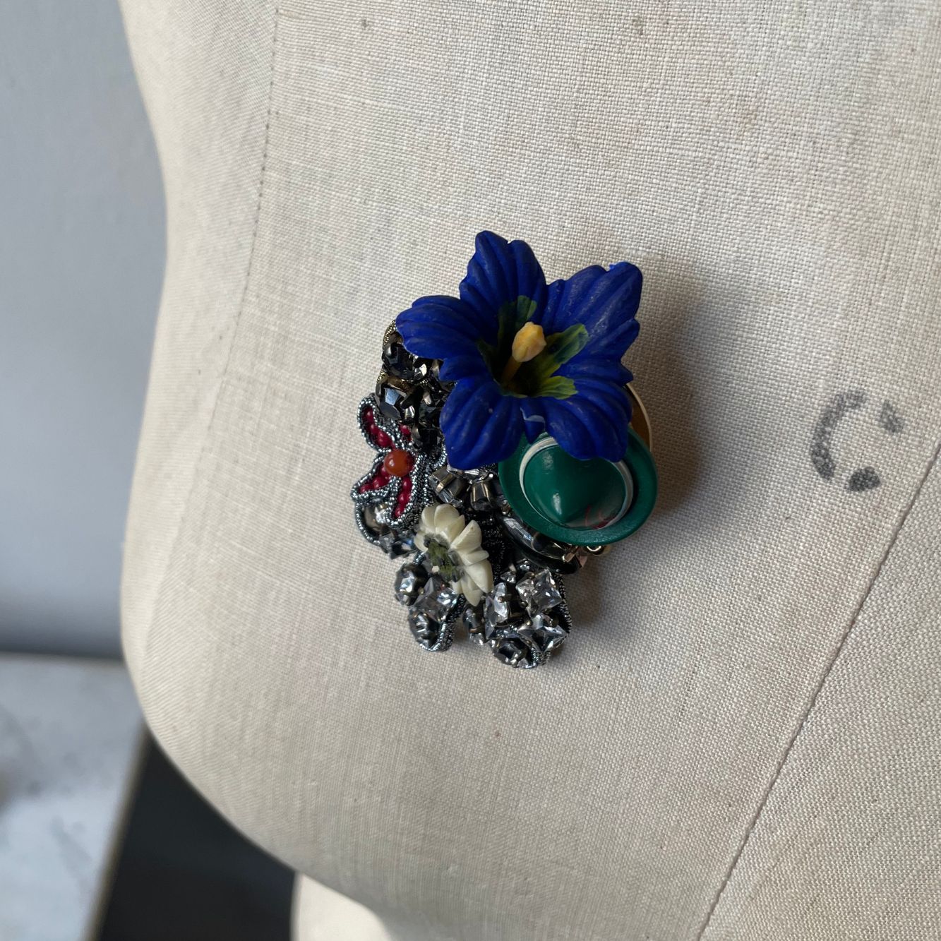 Genziana - Spilla Pezzo unico