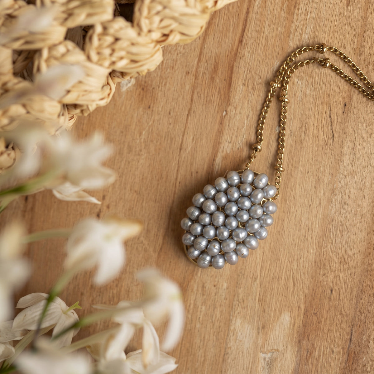 Cammeo pearl necklace