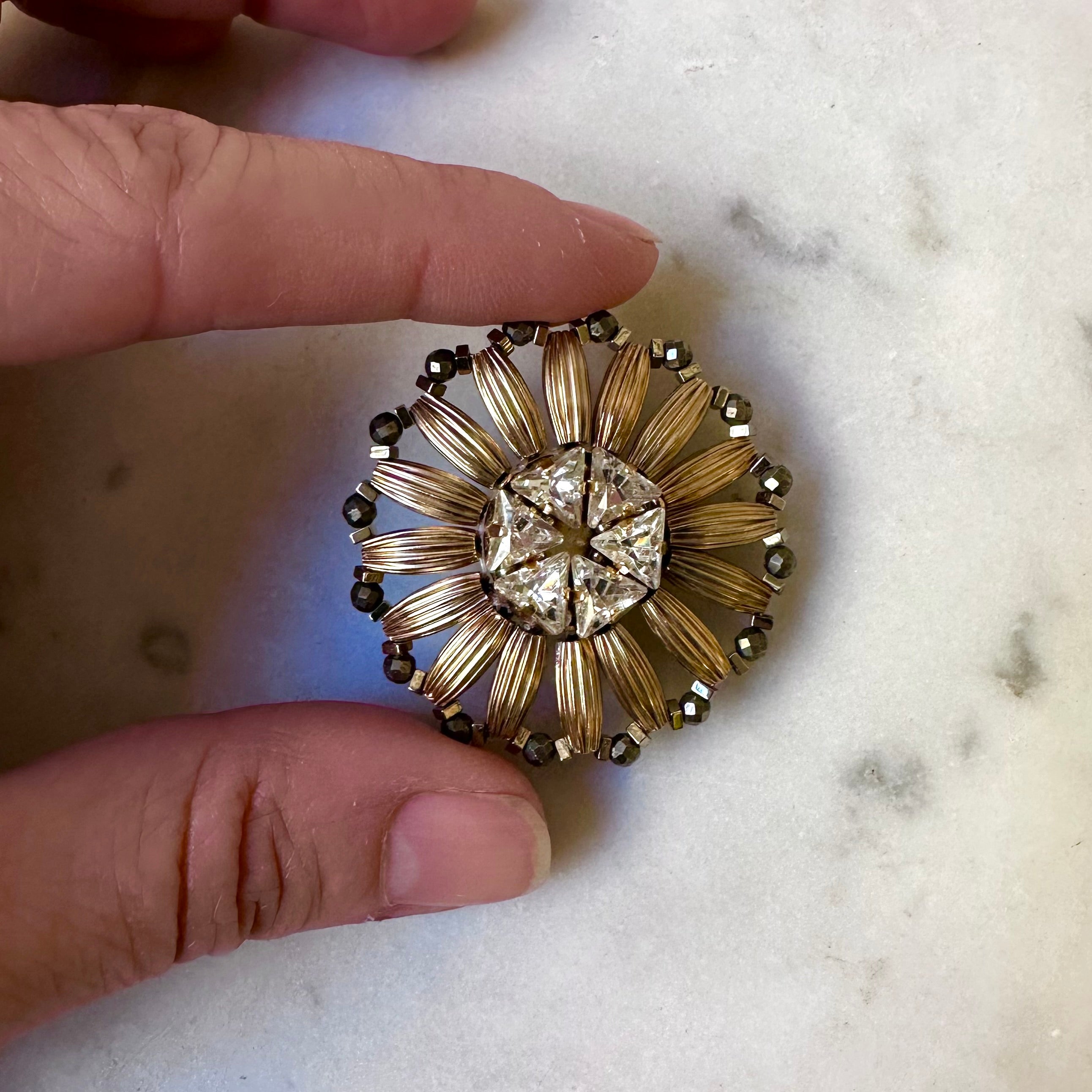 GARDENIA gold pin