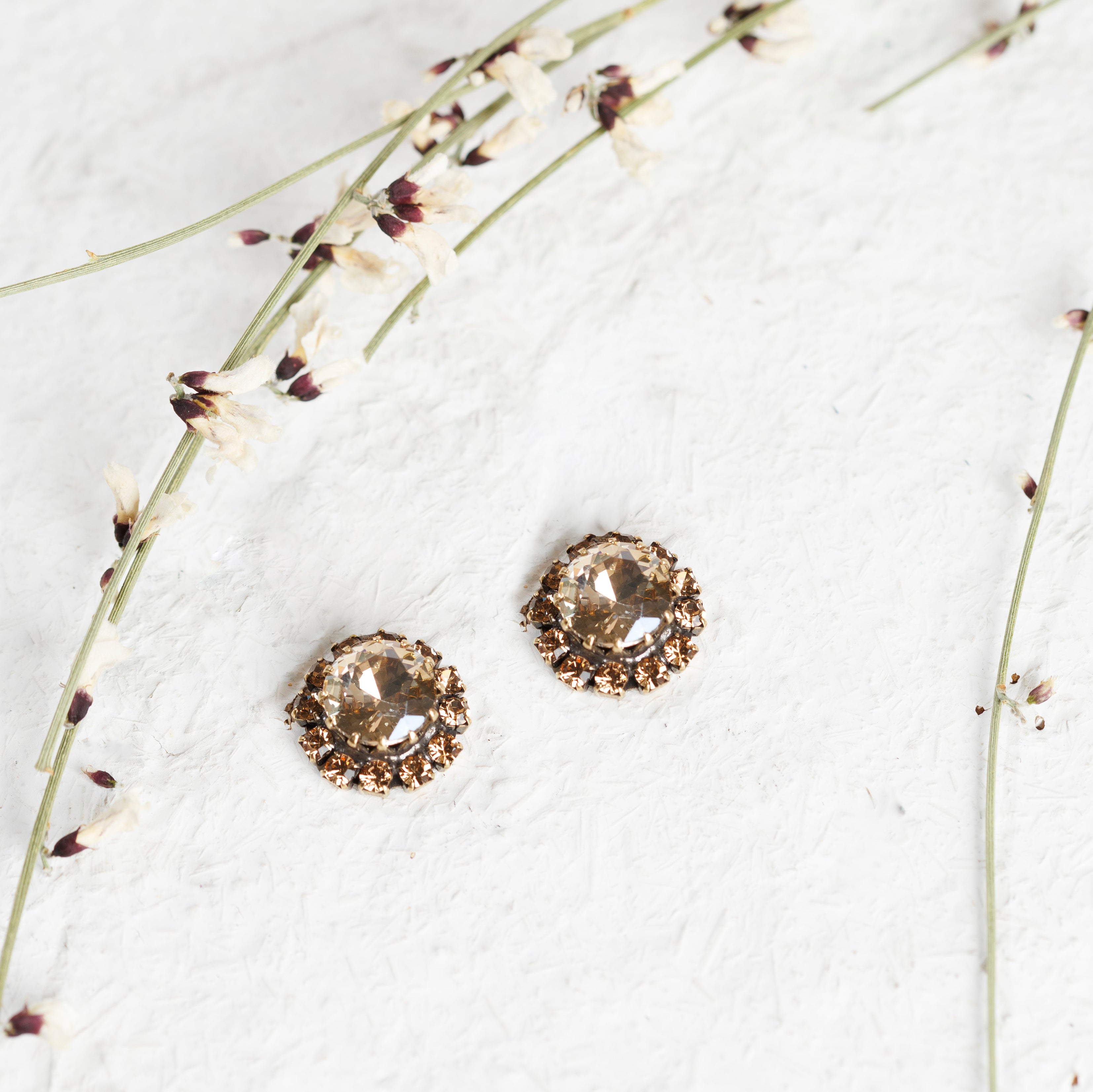 ASSENZIO honey gold stud earrings