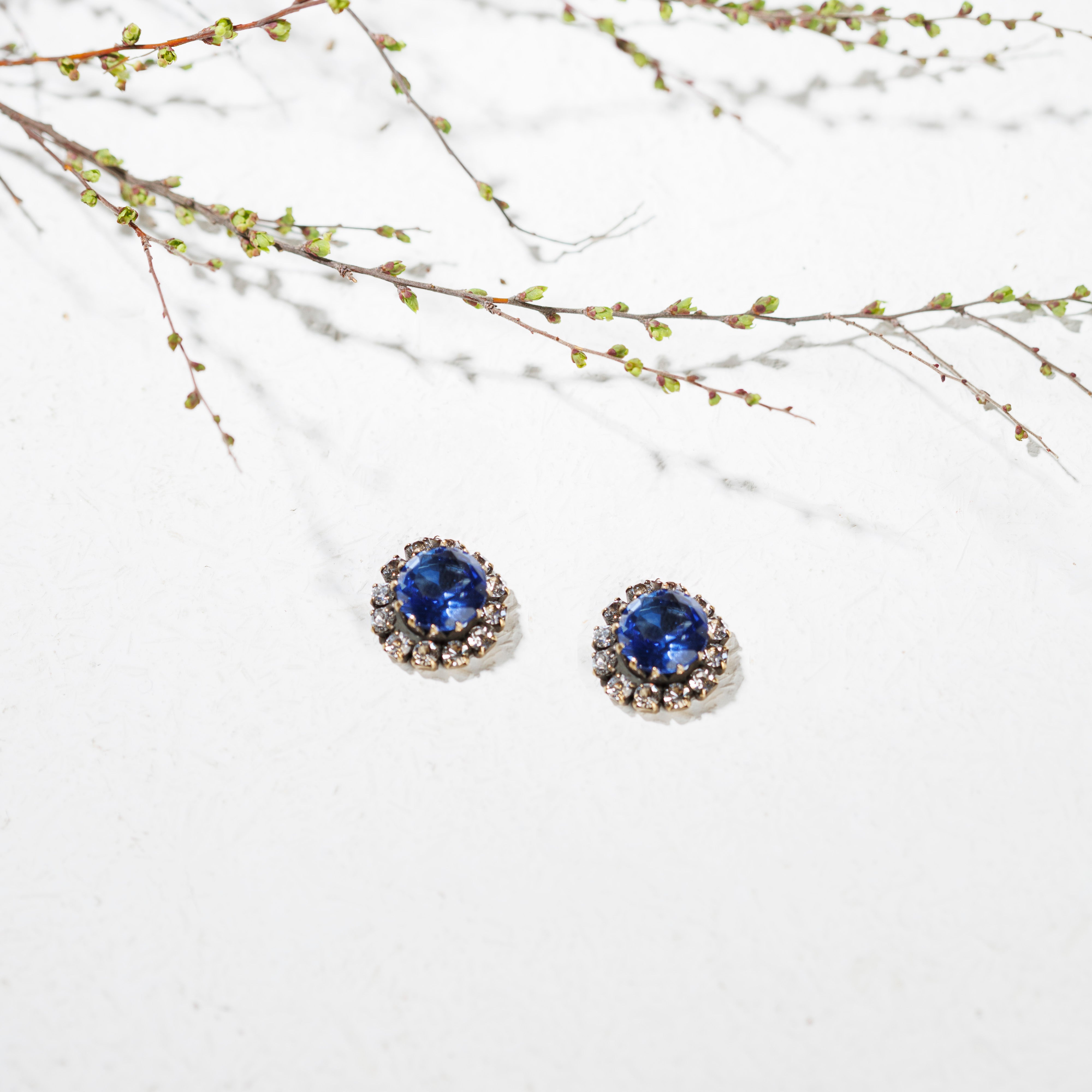 ASSENZIO sapphire stud earrings