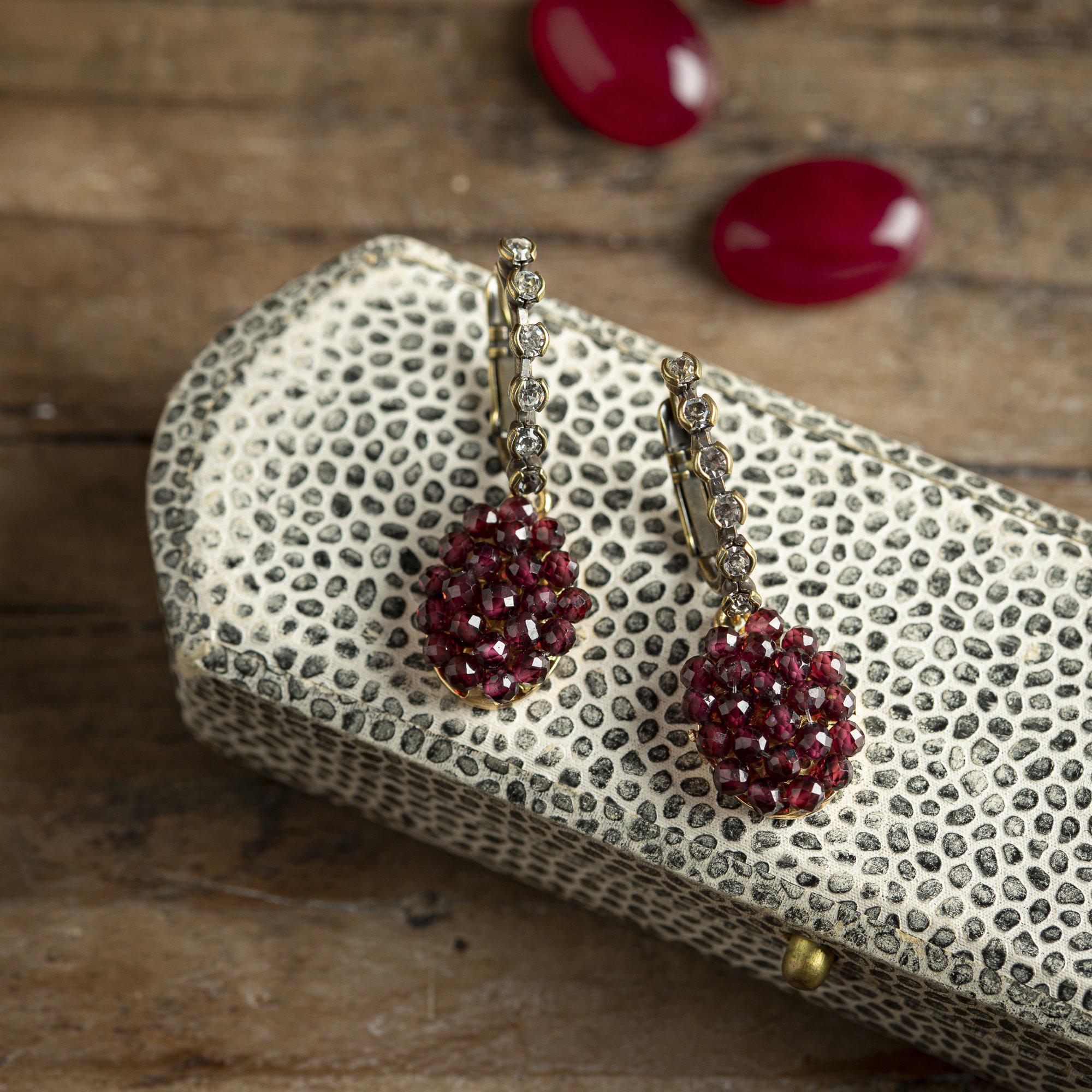 Tata orecchino granato-Tataborello-Tataborello