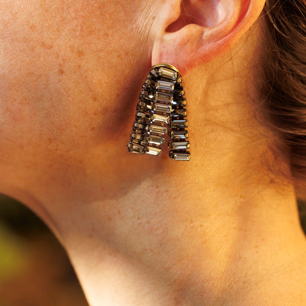 MEDUSINO gray earrings
