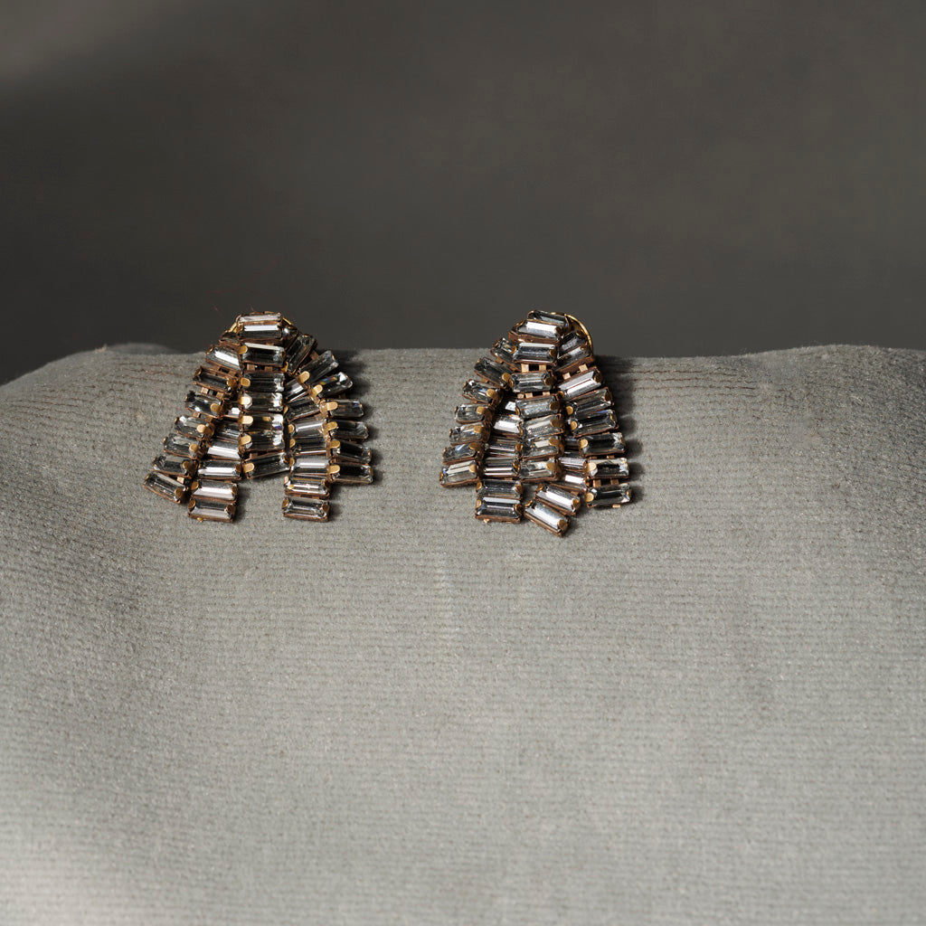 MEDUSINO gray earrings