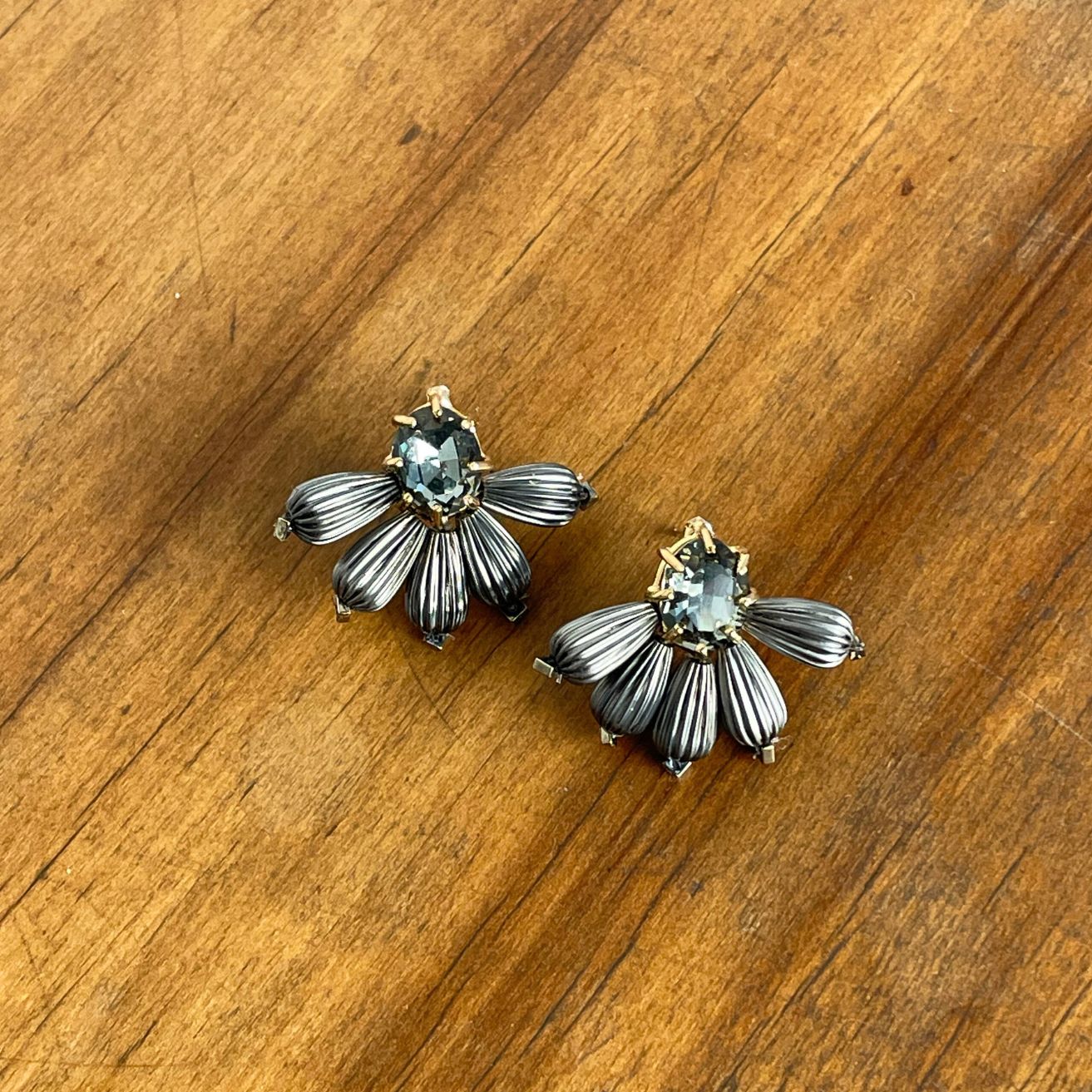 VIOLA ruthenium earrings